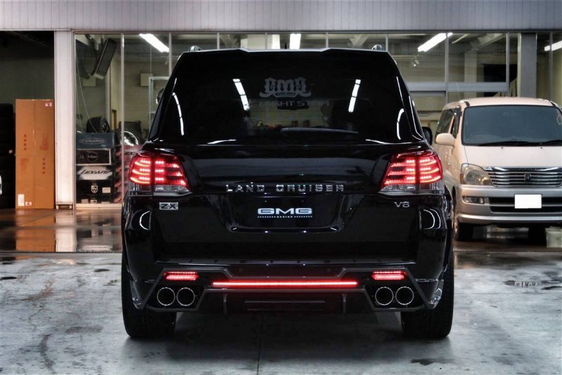Land Cruiser 200 Tuning Black