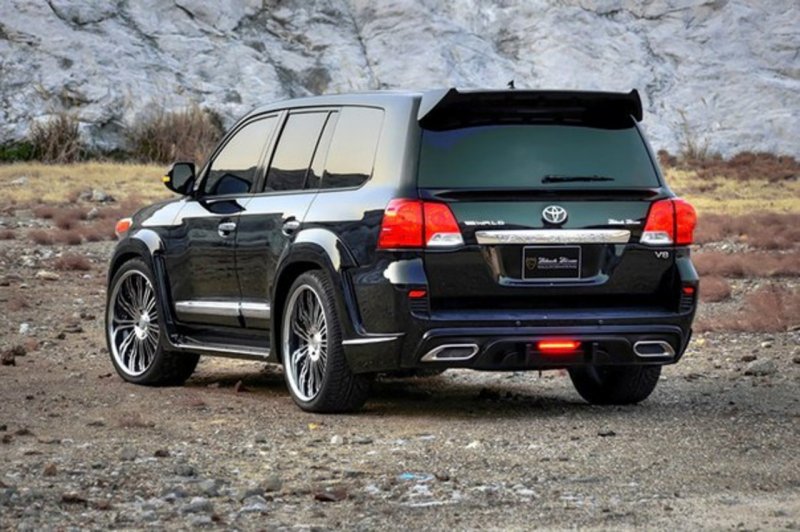 Toyota Land Cruiser 200 Tuning белый