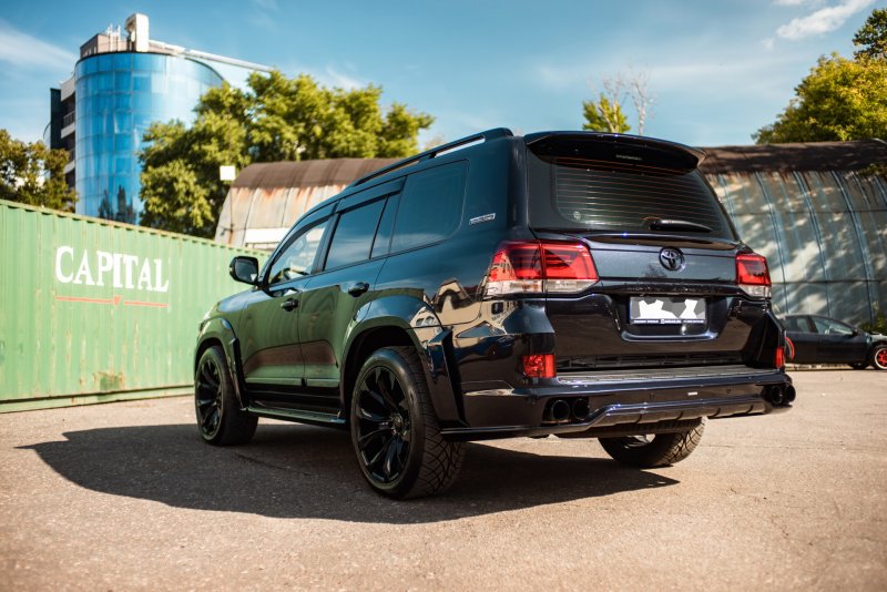 Toyota Land Cruiser 200 Tuning белый