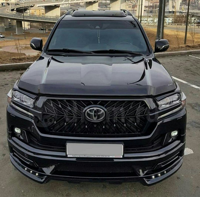 Toyota Land Cruiser 200 Black Bison
