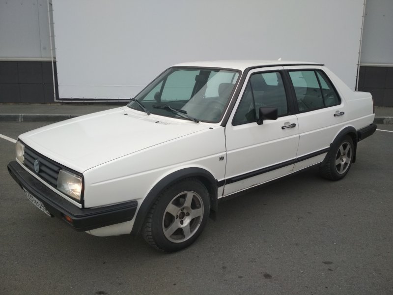 VW Jetta 2 серая