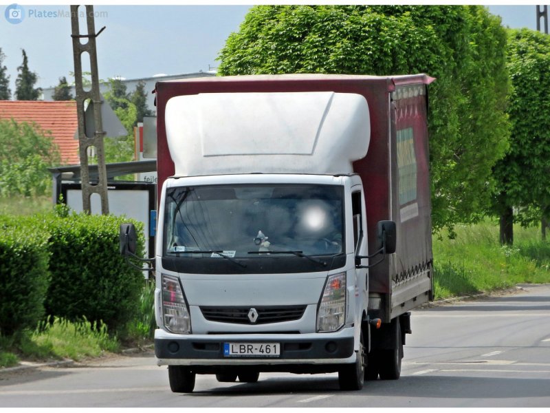 Renault Maxity с прицепом