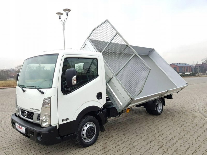 Renault Maxity самосвал