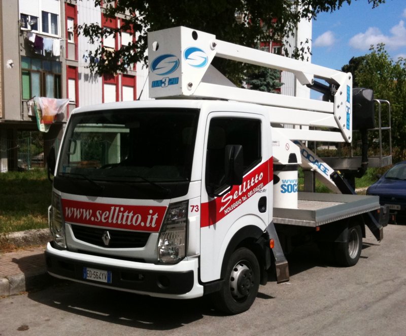 2008 Renault Maxity