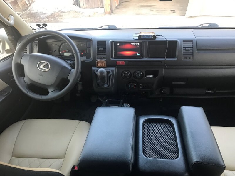 Toyota Hiace 2014 салон