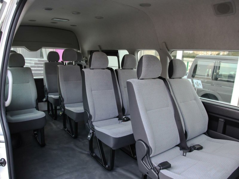 Toyota Hiace h200 салон