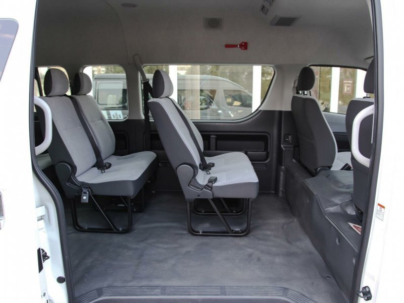 Тойота Hiace h200 салон