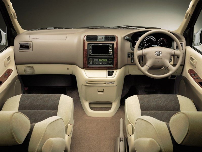Toyota Granvia (Тойота Гранвия)