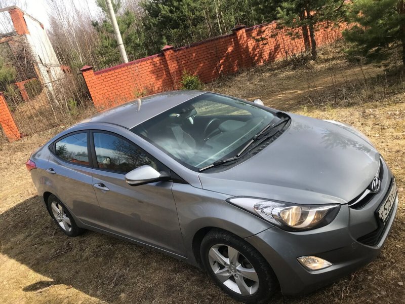 Hyundai Elantra серая