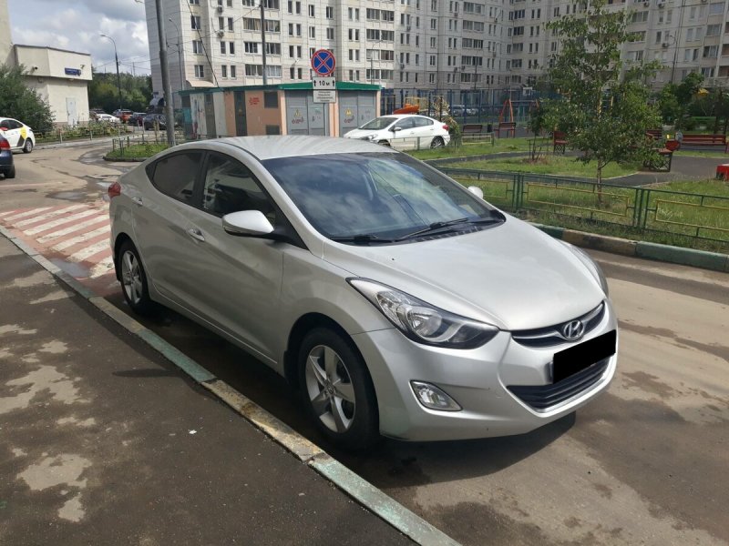 Hyundai Elantra серая