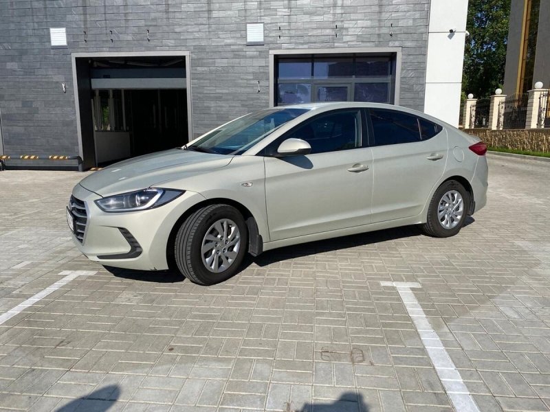 Hyundai Elantra серая