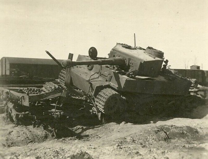 Разбитый танк тигр 1943
