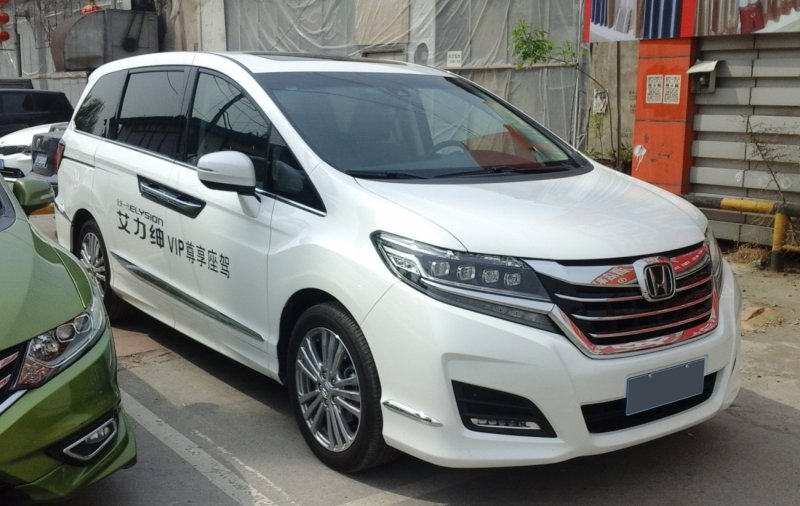 Минивэн Honda Elysion 2017
