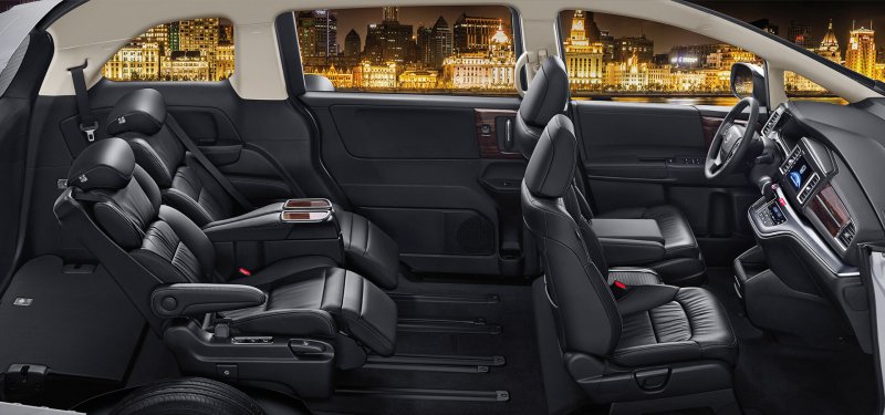 Минивэн Honda Elysion 2019