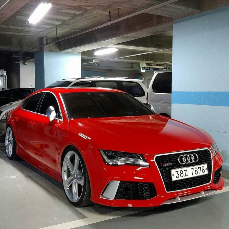 Audi a7 красная