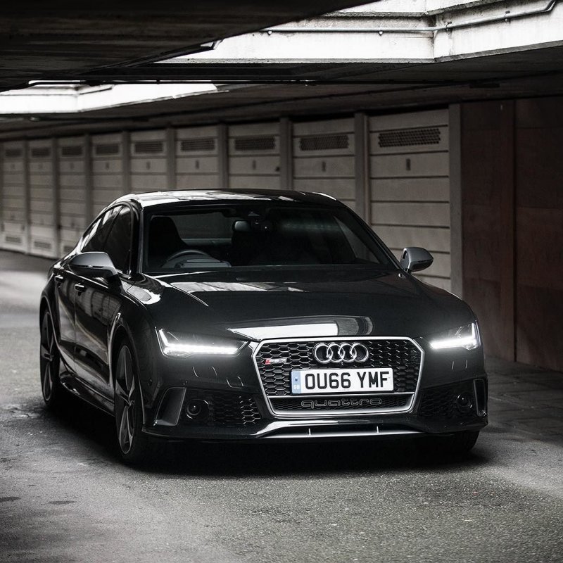 Машина Ауди rs7