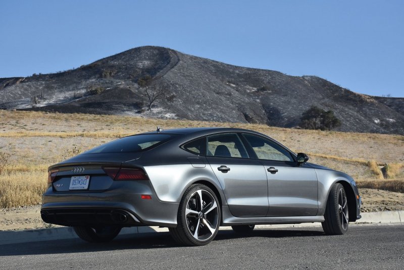 Ауди rs7 2017