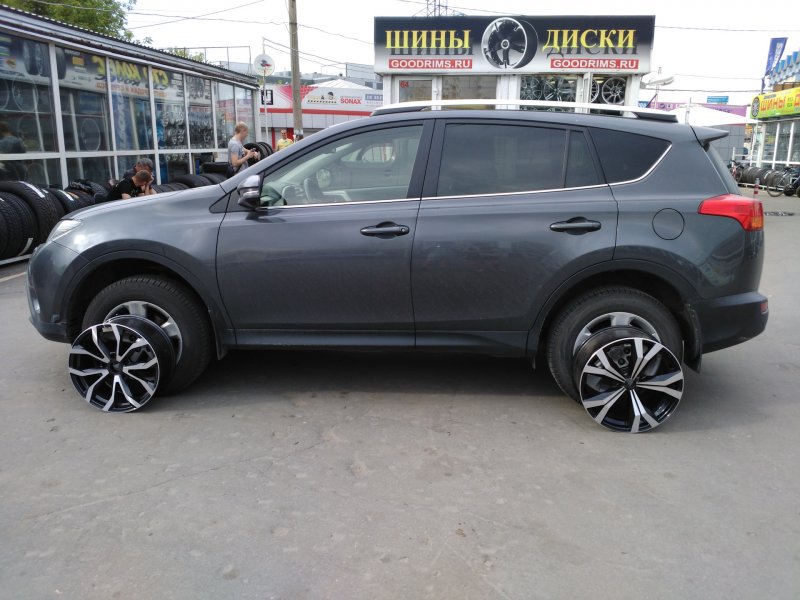 235/55 R18 Toyota rav4