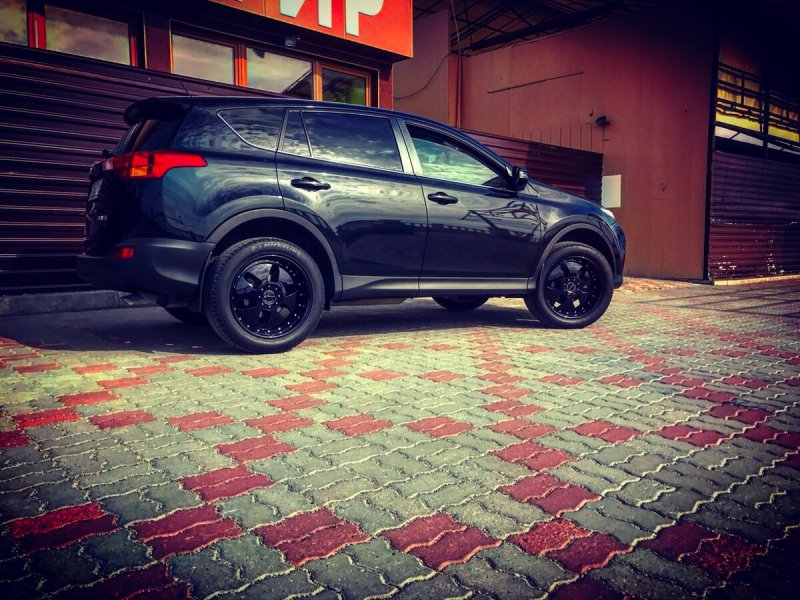Toyota rav4 2007 на дисках