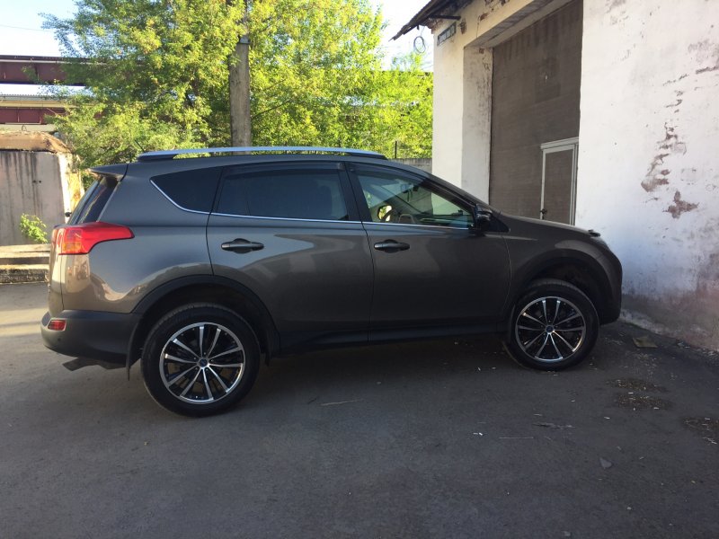 Toyota rav4 r19