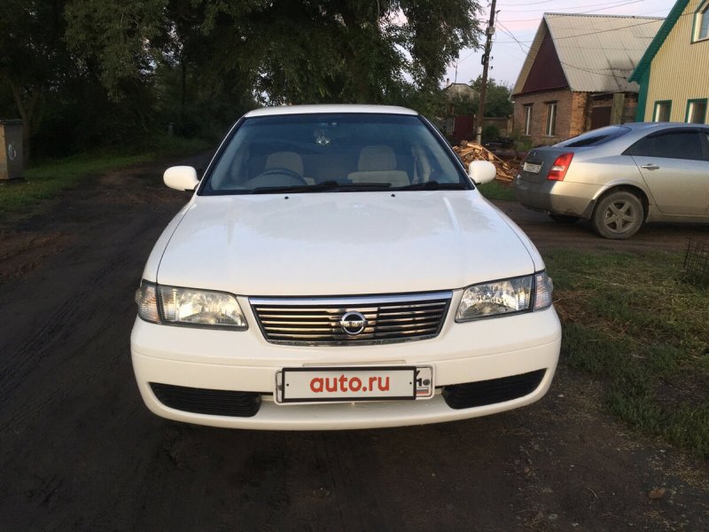 Машина Ниссан Санни 2002