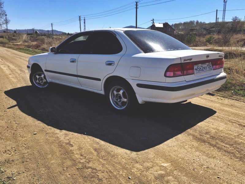Nissan Sunny b10