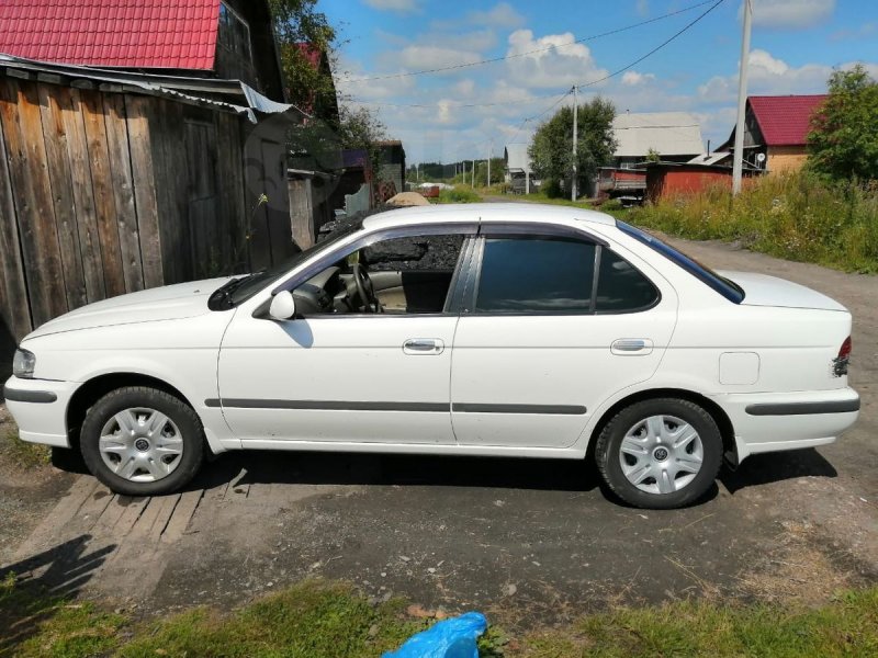 Nissan Sunny 2000