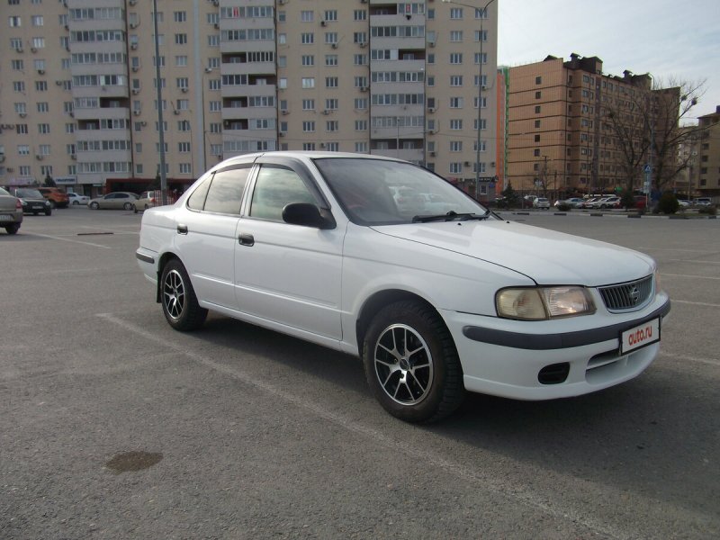 Nissan Sunny 1998 седан