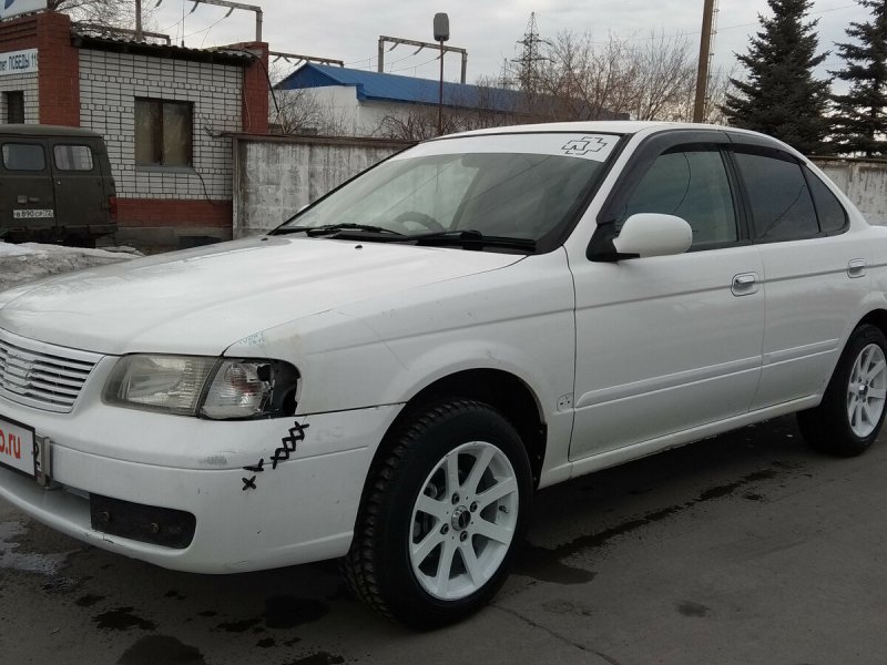 Nissan Sunny b15 седан, правый руль (1998-2004) на белом фоне