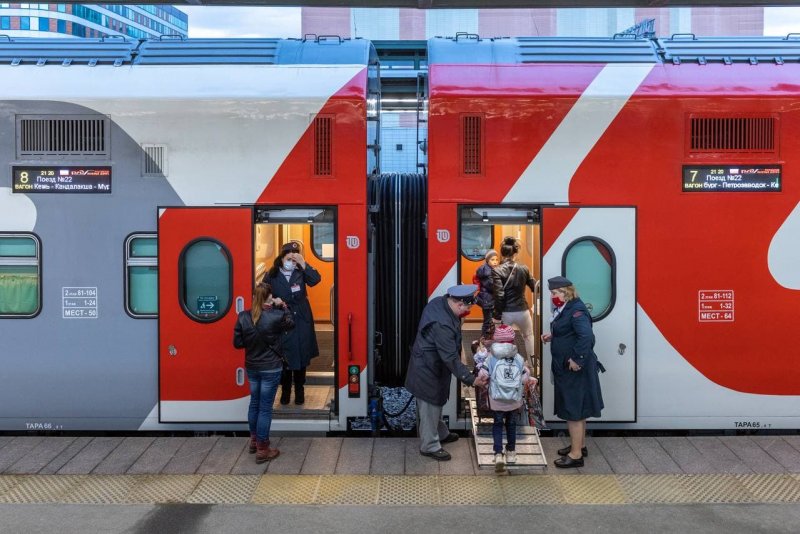 Поезд 021 Мурманск Санкт-Петербург двухэтажный