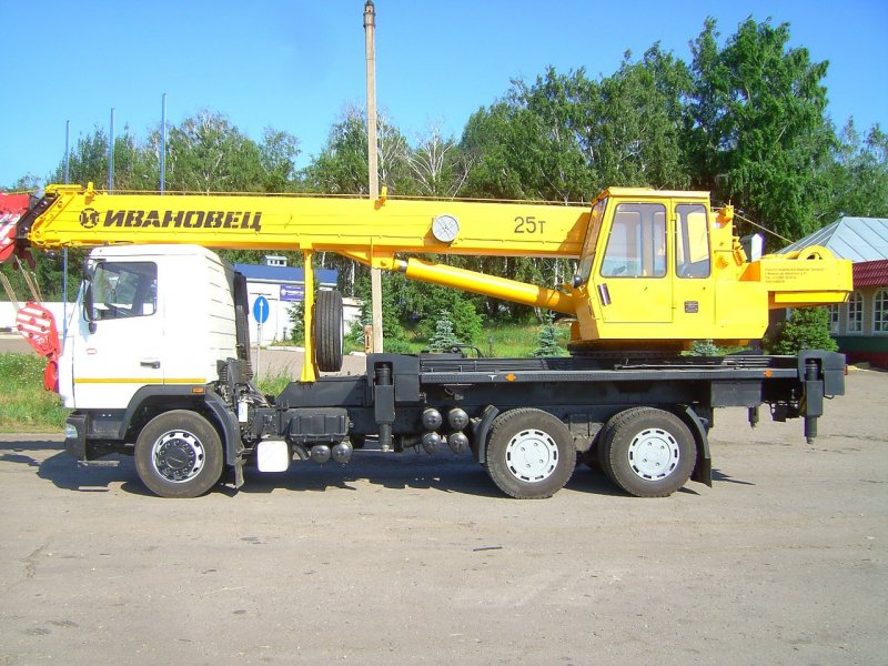 Автокран Ивановец КС-45717-1