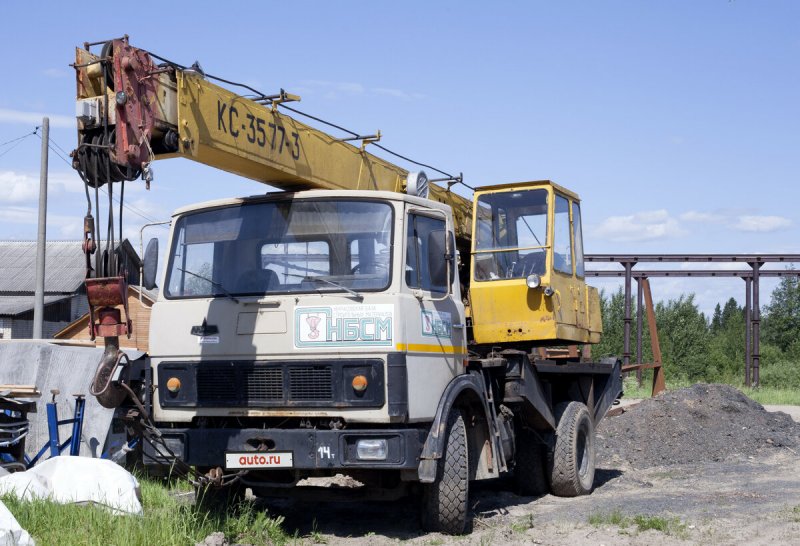 МАЗ 5516 автокран