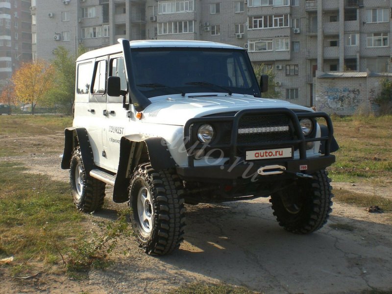 УАЗ-469 внедорожник «Хантер» белый