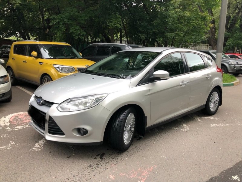 Ford Focus 3 2013 серебристый r18