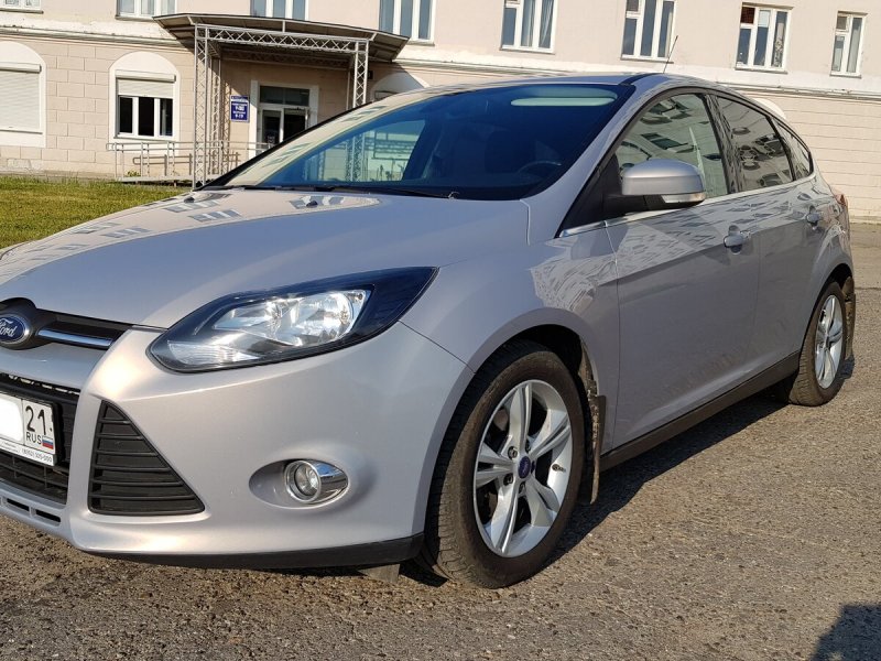 Ford Focus 3 хэтчбек серебристый
