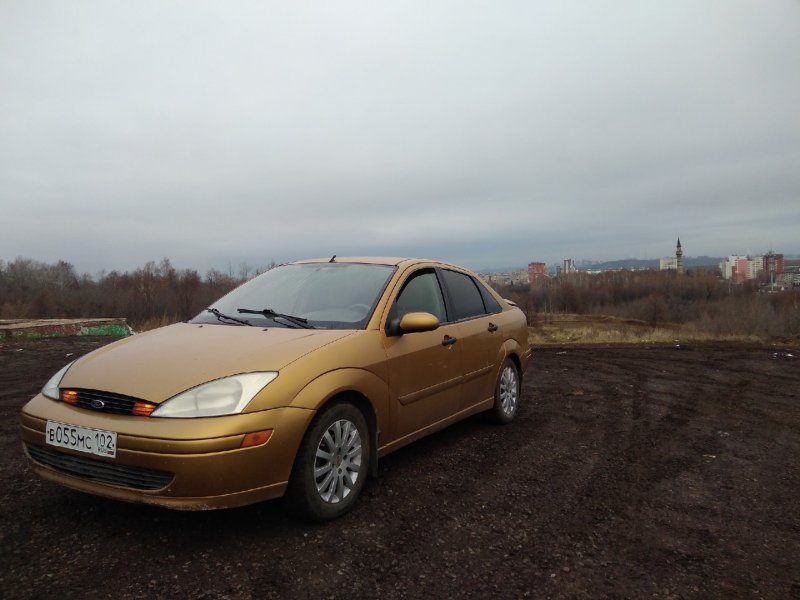 Ford Focus 2000 седан