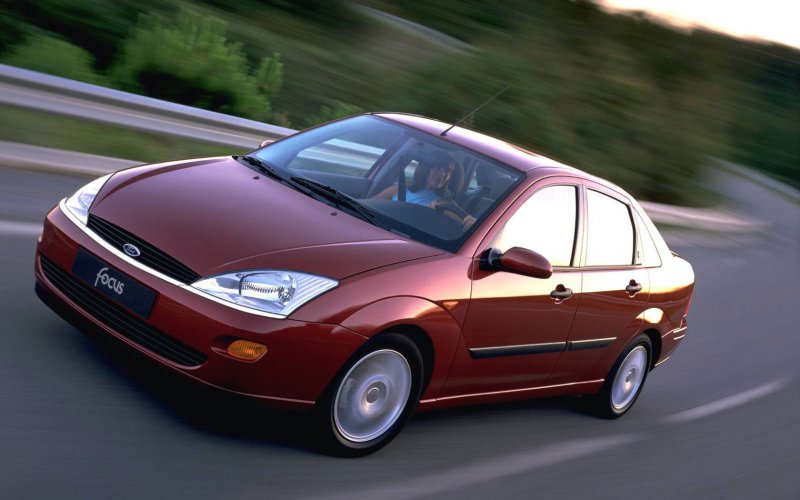 Золотистый Форд фокус 1 2001г.в