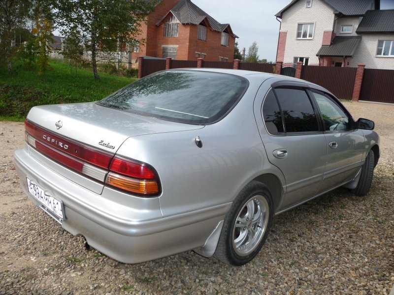 Nissan maxima a32 2000