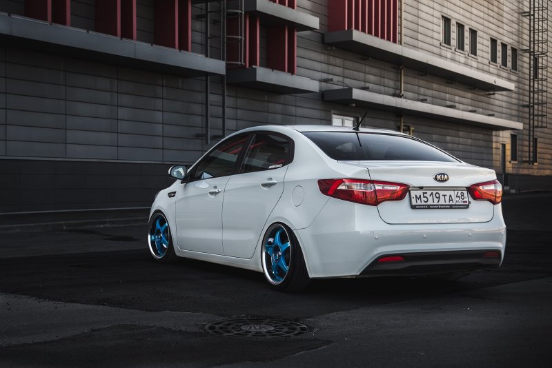 Kia Rio 2012 stance