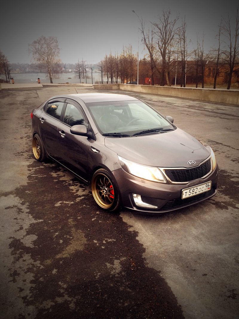 Kia Rio 2012 stance