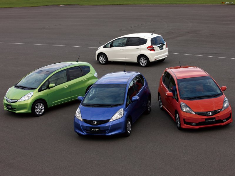 Автомобили Honda в ряд