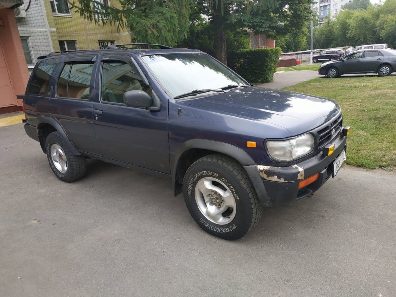 Nissan Pathfinder 1998 бежевый