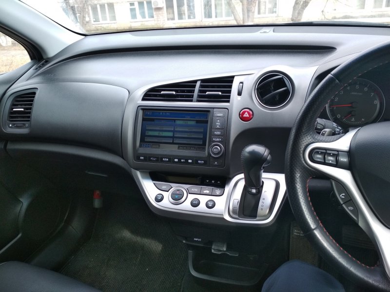 Honda Stream 2007 салон