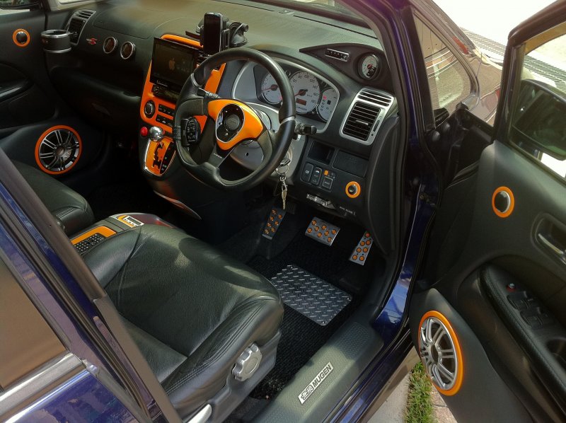 Тюнинг салона Хонда стрим rn1