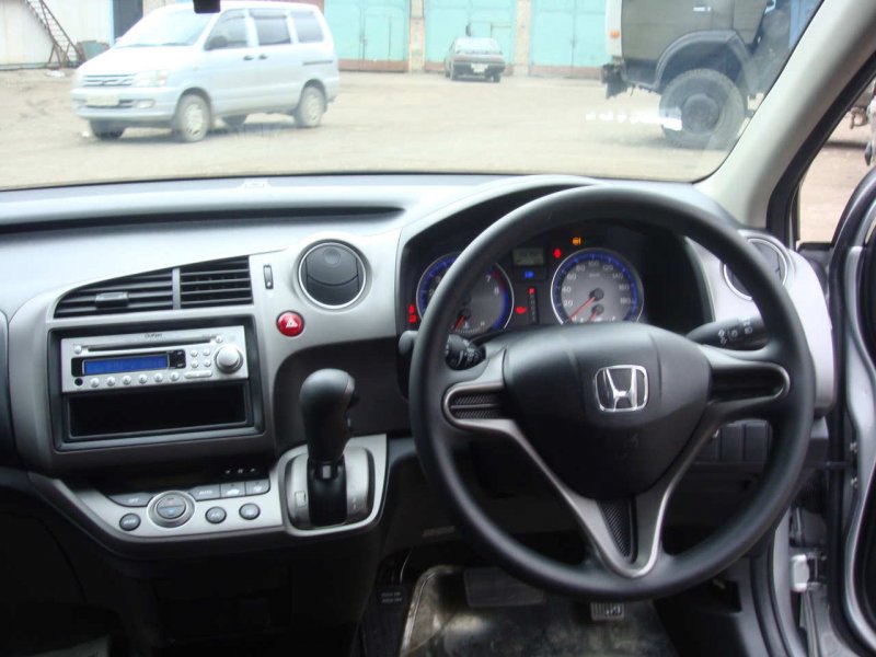 Honda Stream 2007 салон