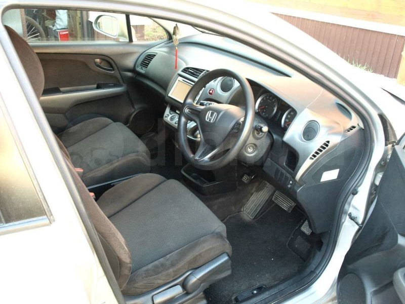 Honda Stream 2007 салон