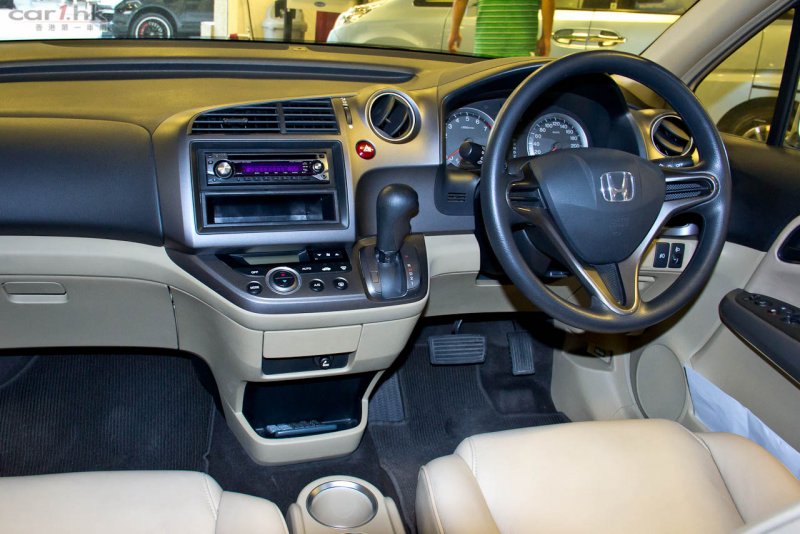Honda Stream 2008 салон