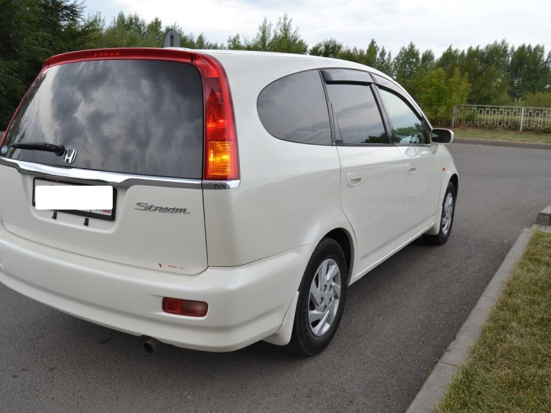 Хонда стрим 2002