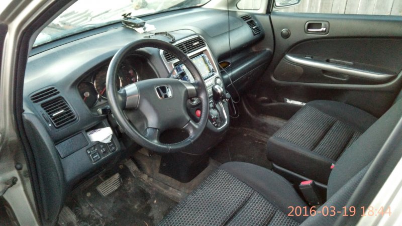 Honda Stream 2004 салон