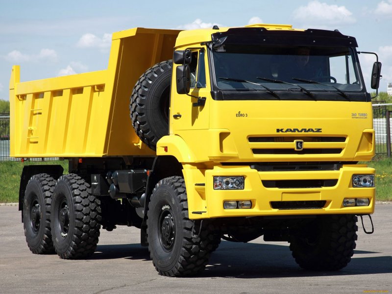 БЕЛАЗ-75710 И КАМАЗ